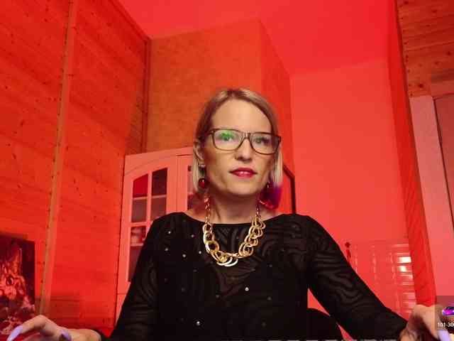 Findom_Lady_Shine webcam