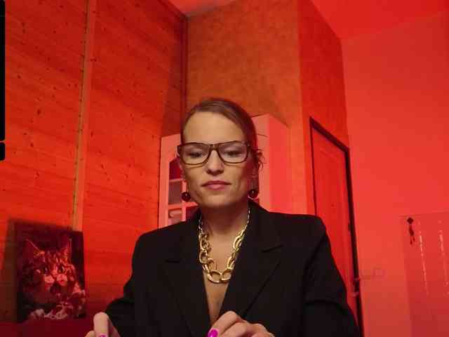 Findom_Lady_Shine webcam