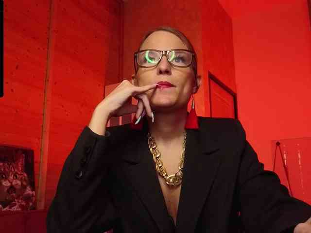 Findom_Lady_Shine webcam