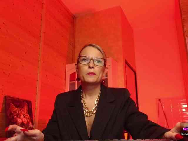 Findom_Lady_Shine webcam