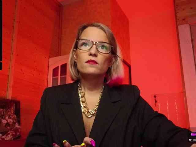 Findom_Lady_Shine webcam