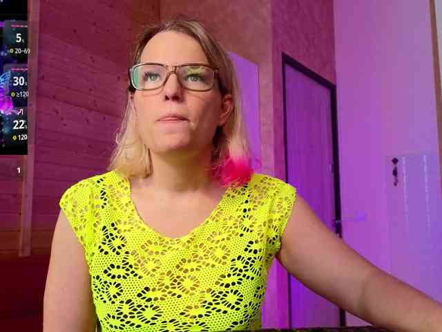 Findom_Lady_Shine webcam