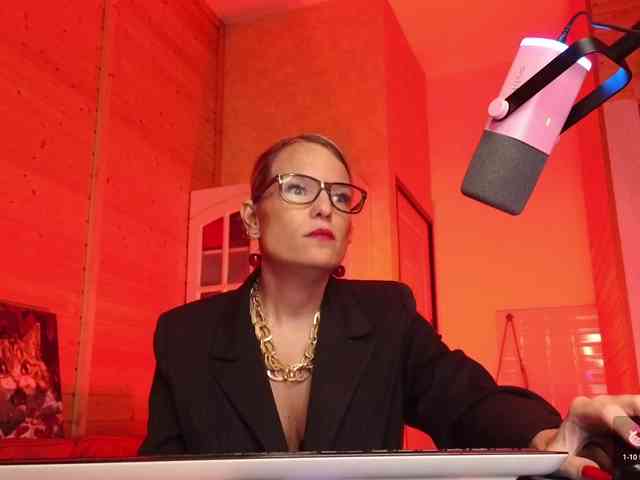 Findom_Lady_Shine webcam