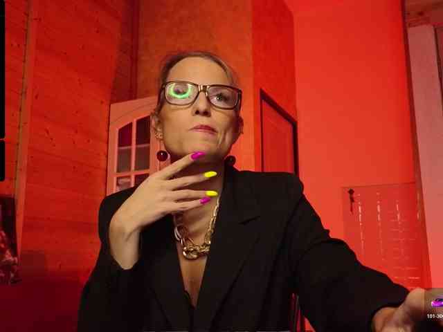 Findom_Lady_Shine webcam