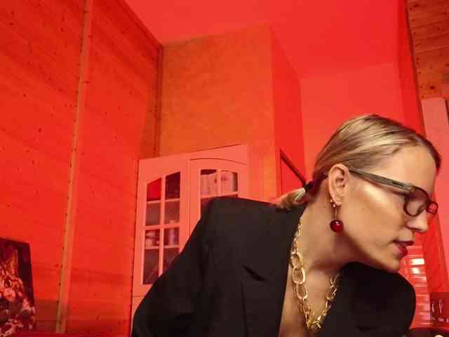 Findom_Lady_Shine webcam