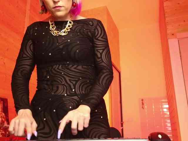 Findom_Lady_Shine webcam