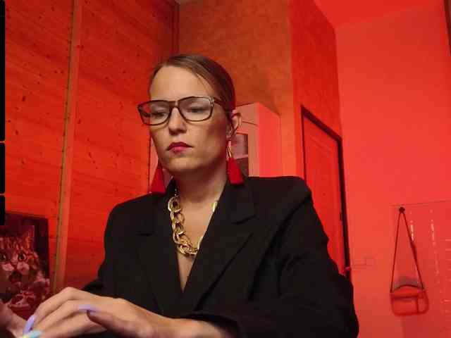 Findom_Lady_Shine webcam