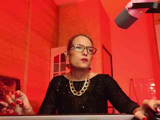 Findom_Lady_Shine webcam