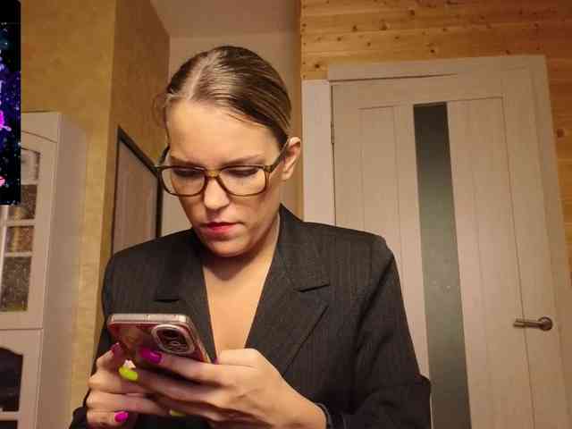 sweeteve050 Live Webcam on BongaCams