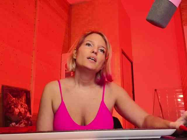 Findom_Lady_Shine webcam