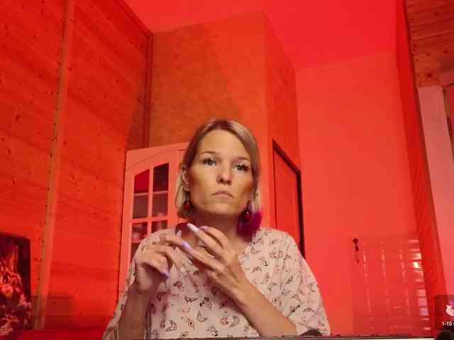 Findom_Lady_Shine webcam