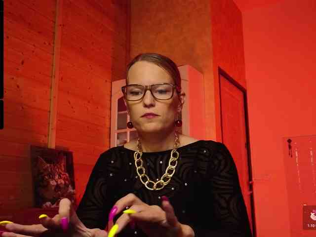 Findom_Lady_Shine webcam