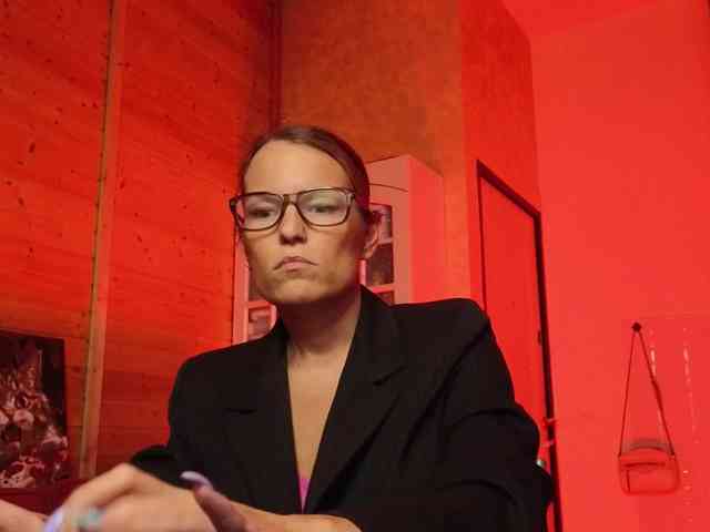 Findom_Lady_Shine webcam