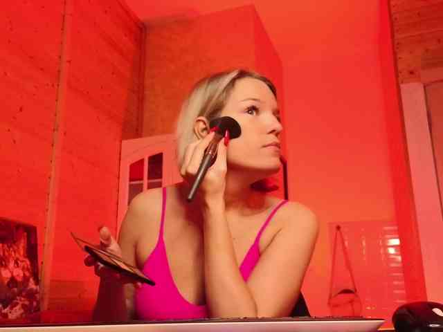 Findom_Lady_Shine webcam