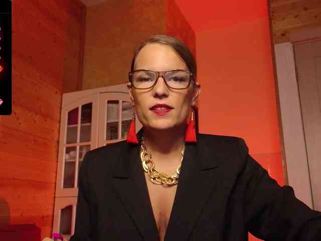 Findom_Lady_Shine webcam