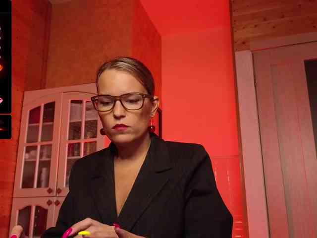 Findom_Lady_Shine webcam