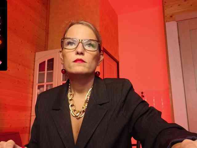 Findom_Lady_Shine webcam