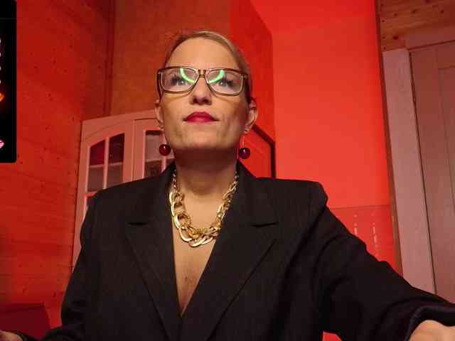 Findom_Lady_Shine webcam