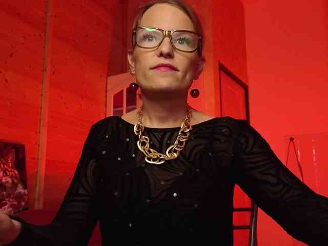 Findom_Lady_Shine webcam