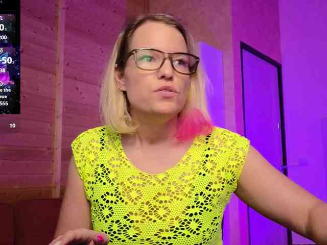 Findom_Lady_Shine webcam