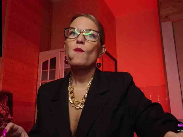 Findom_Lady_Shine webcam