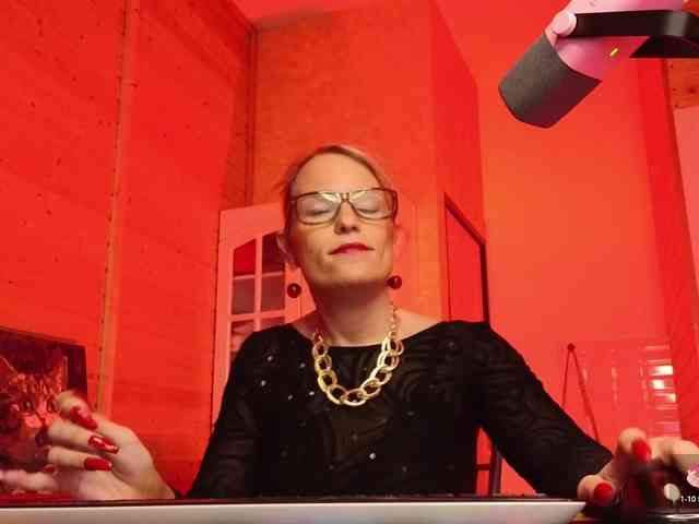 Findom_Lady_Shine webcam