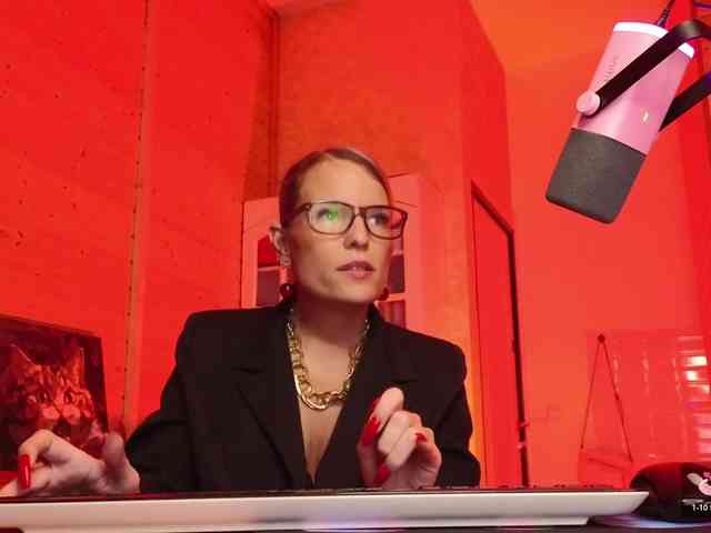 Findom_Lady_Shine webcam