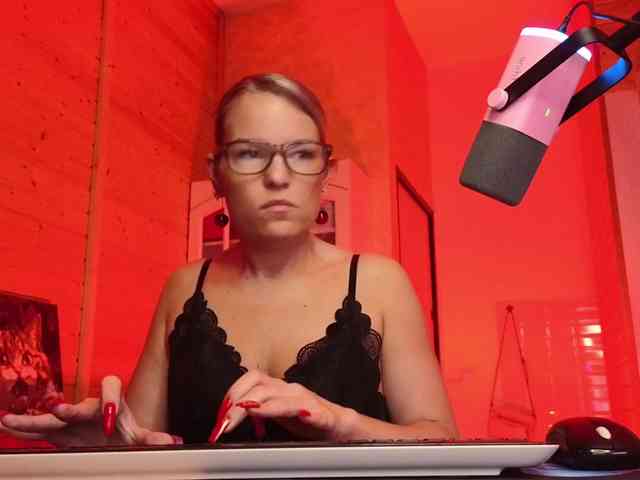 Findom_Lady_Shine webcam