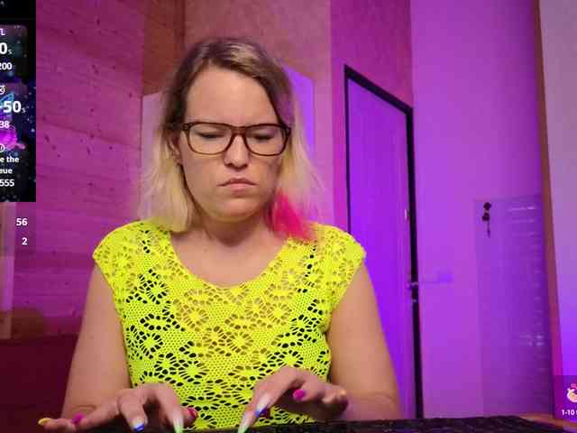 Findom_Lady_Shine webcam