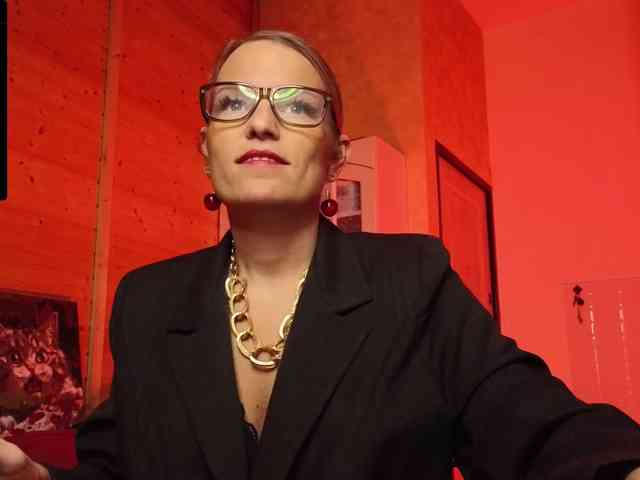 Findom_Lady_Shine webcam