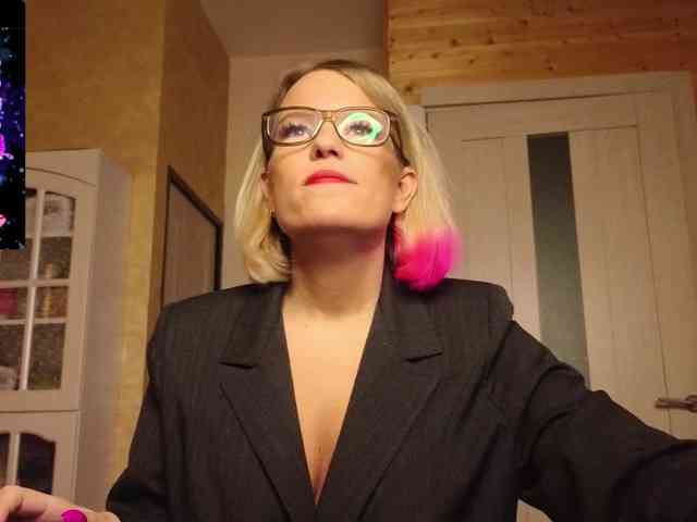 Findom_Lady_Shine webcam
