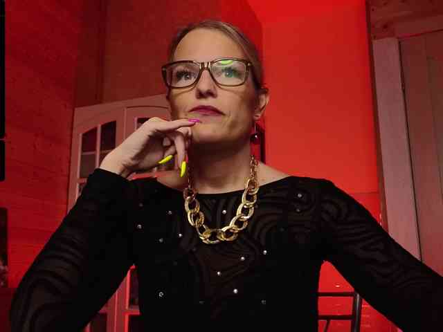 Findom_Lady_Shine webcam