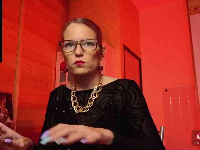 Findom_Lady_Shine webcam