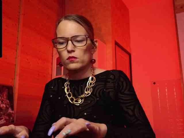 Findom_Lady_Shine webcam