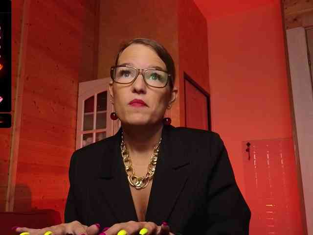 Findom_Lady_Shine webcam