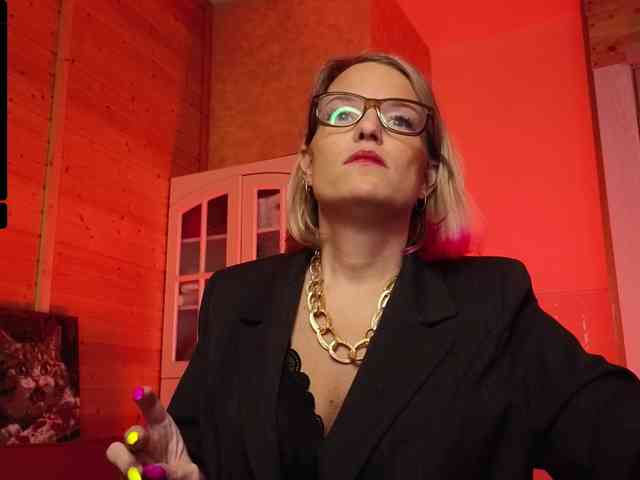 Findom_Lady_Shine webcam