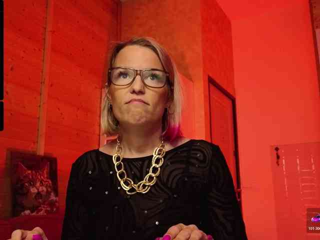 Findom_Lady_Shine webcam