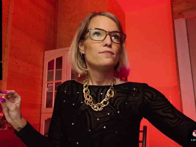 Findom_Lady_Shine webcam