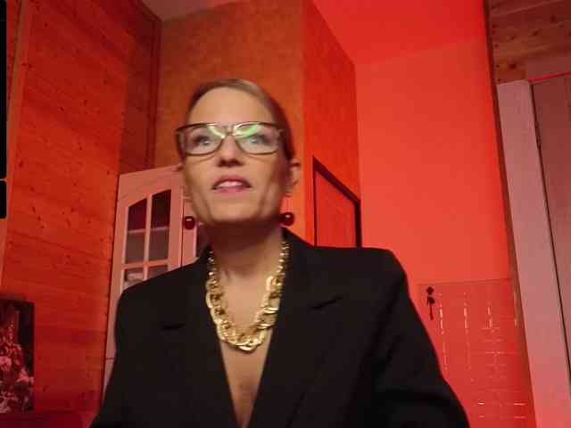 Findom_Lady_Shine webcam