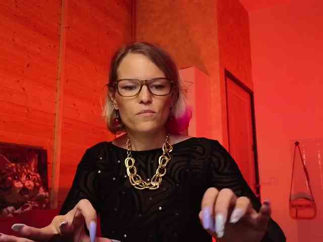 Findom_Lady_Shine webcam