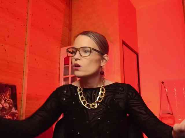 Findom_Lady_Shine webcam