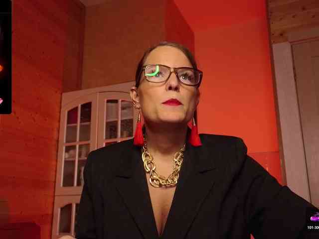 Findom_Lady_Shine webcam