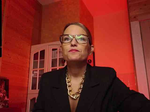 Findom_Lady_Shine webcam