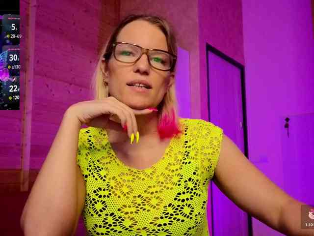 Findom_Lady_Shine webcam