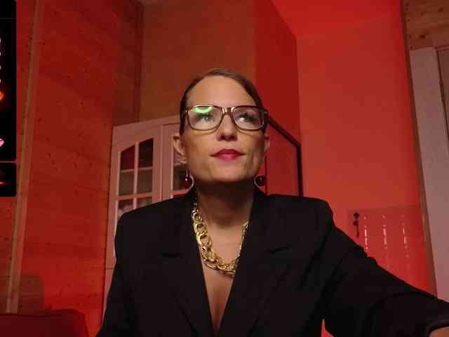 Findom_Lady_Shine webcam