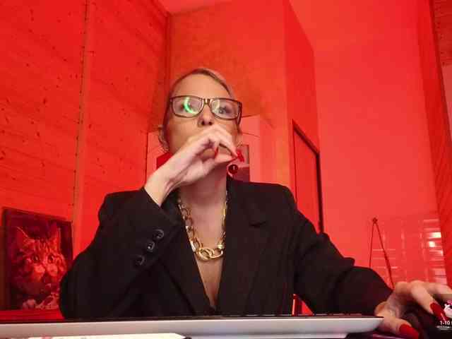 Findom_Lady_Shine webcam