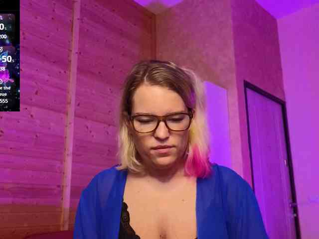 Findom_Lady_Shine webcam