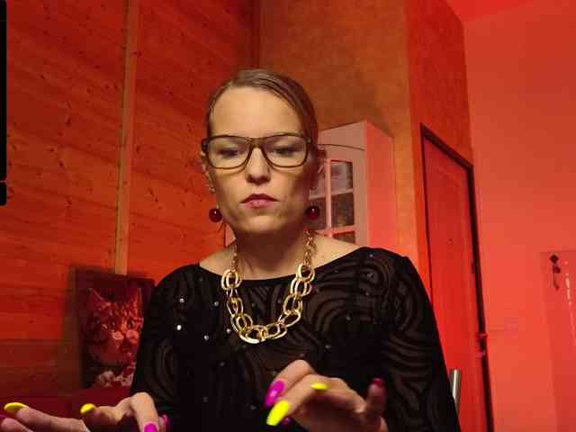 Findom_Lady_Shine webcam