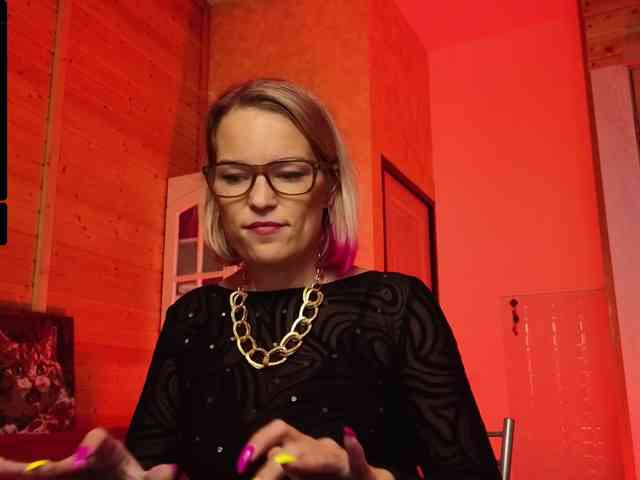 Findom_Lady_Shine webcam