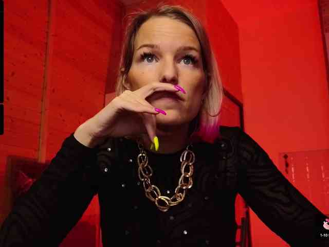 Findom_Lady_Shine webcam